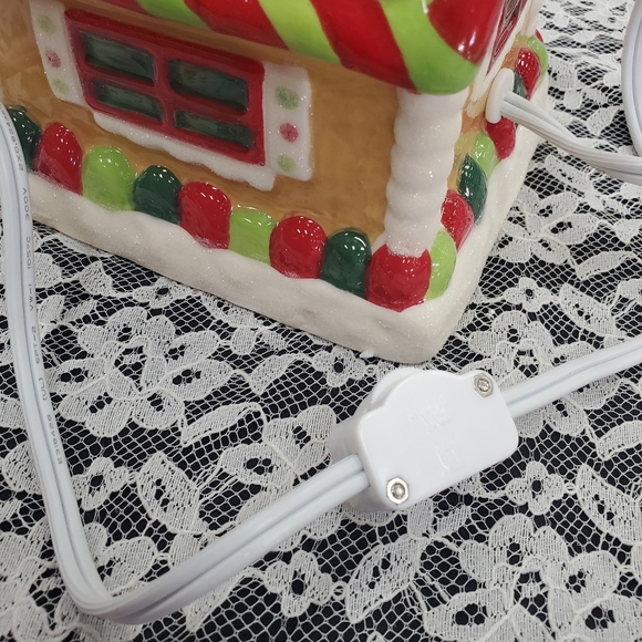 Gingerbread House Fragrance Warmer. New. Scents sold separately. - Picture 8 of 13